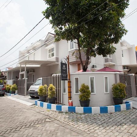 Reddoorz @ Wiyung 3 Otel Surabaya Dış mekan fotoğraf