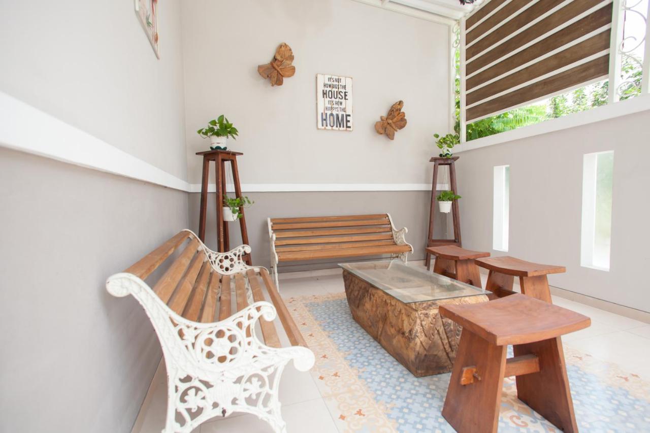 Reddoorz @ Wiyung 3 Otel Surabaya Dış mekan fotoğraf